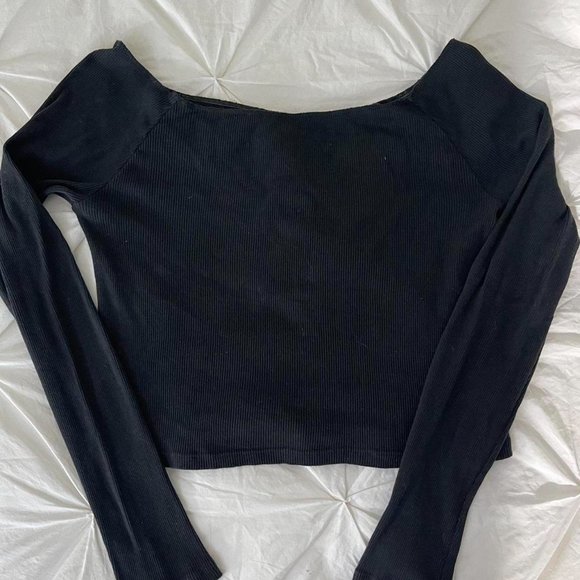 RARE Brandy Melville Mayson Off the Shoulder Black Top - Picture 2 of 3